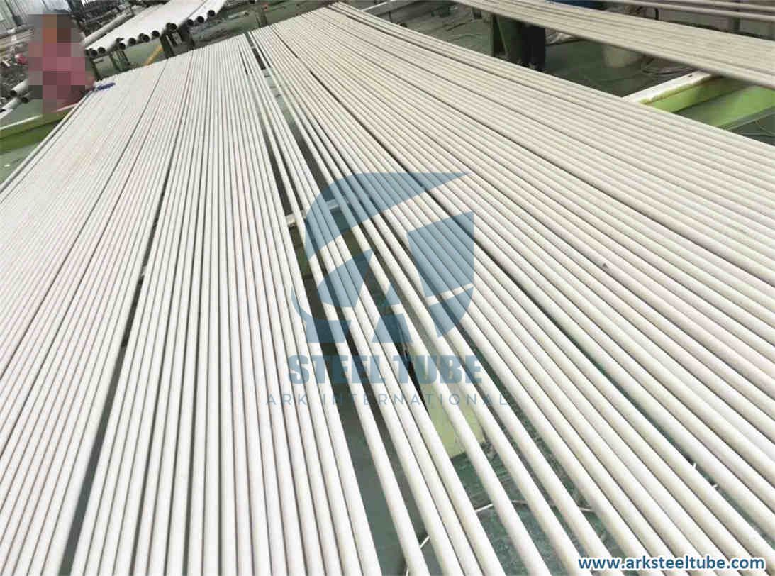 TP304 TP304L TP316 TP316L Pickled Annealed Polish Seamless Stainless Steel Pipe for Heat Exchangers